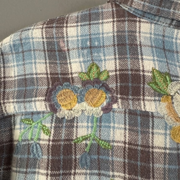 MM VIntage Long Sleeve Button Down Embroidered Flowers | Blue‎ Plaid Floral - Picture 7 of 9